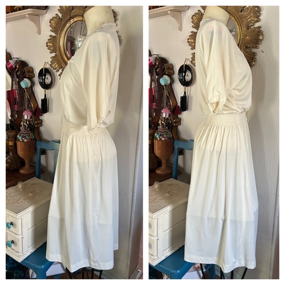 Vintage Embroidered Creamy White Nightgown - Picture 3 of 8